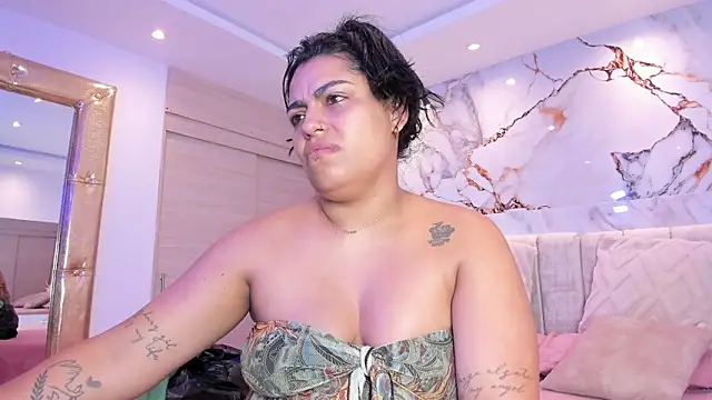 Snapshot of kiana_cream chatting on 12/18/25, 11:49 kiana cream online show from 12/18/25, 11:49