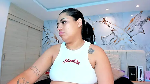 Snapshot of kiana_cream chatting on 02/12/26, 11:27 kiana cream online show from 02/12/26, 11:27