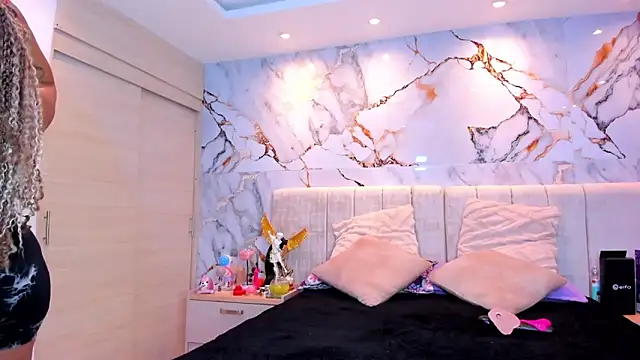 Snapshot of kiana_cream chatting on 02/23/26, 11:40 kiana cream online show from 02/23/26, 11:40