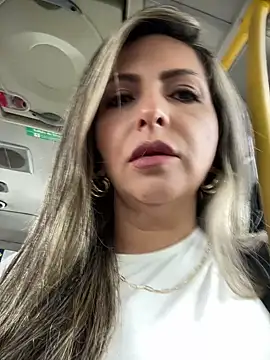 Snapshot of _Abril-Office1 chatting on 12/02/24, 04:09 Abril-Office1 online show from 12/02/24, 04:09