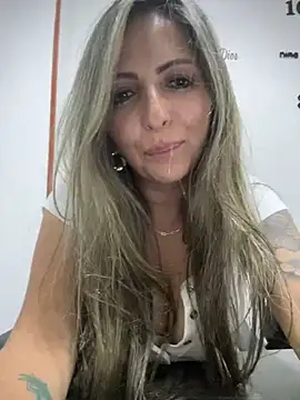 Snapshot of _Abril-Office1 chatting on 12/05/24, 10:45 Abril-Office1 online show from 12/05/24, 10:45