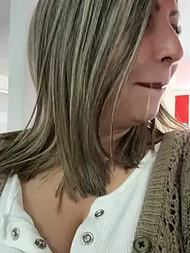 Snapshot of _Abril-Office1 chatting on 12/14/24, 01:38 Abril-Office1 online show from 12/14/24, 01:38