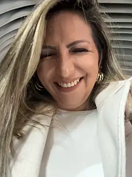 Snapshot of _Abril-Office1 chatting on 12/27/24, 03:26 Abril-Office1 online show from 12/27/24, 03:26
