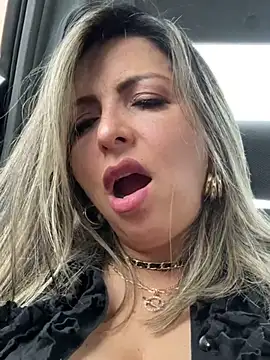 Snapshot of _Abril-Office1 chatting on 01/03/25, 06:35 Abril-Office1 online show from 01/03/25, 06:35