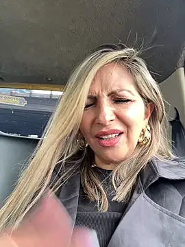 Snapshot of _Abril-Office1 chatting on 02/03/25, 04:31 Abril-Office1 online show from 02/03/25, 04:31