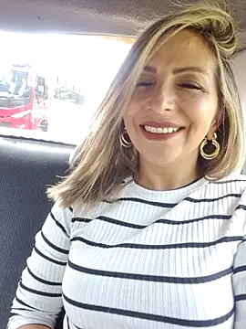 Snapshot of _Abril-Office1 chatting on 02/04/25, 03:57 Abril-Office1 online show from 02/04/25, 03:57