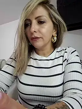 Snapshot of _Abril-Office1 chatting on 02/04/25, 07:22 Abril-Office1 online show from 02/04/25, 07:22