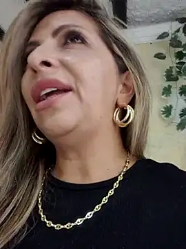 Snapshot of _Abril-Office1 chatting on 02/18/25, 07:41 Abril-Office1 online show from 02/18/25, 07:41