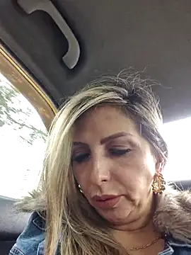 Snapshot of _Abril-Office1 chatting on 03/11/25, 03:56 Abril-Office1 online show from 03/11/25, 03:56