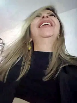 Snapshot of _Abril-Office1 chatting on 03/17/25, 10:17 Abril-Office1 online show from 03/17/25, 10:17