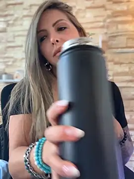 Snapshot of _Abril-Office1 chatting on 11/04/25, 03:22 Abril-Office1 online show from 11/04/25, 03:22