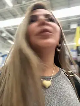 Snapshot of _Abril-Office1 chatting on 11/18/25, 05:28 Abril-Office1 online show from 11/18/25, 05:28