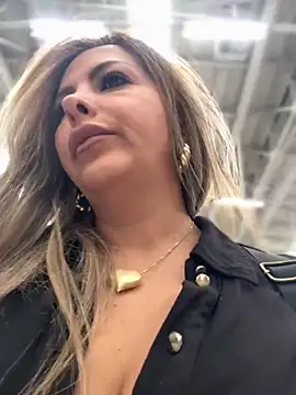 Snapshot of _Abril-Office1 chatting on 11/24/25, 03:56 Abril-Office1 online show from 11/24/25, 03:56