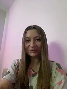 Snapshot of me___ow chatting on 12/27/24, 03:26 me ow online show from 12/27/24, 03:26