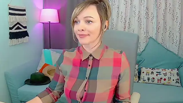 Snapshot of NandiSmile chatting on 11/03/25, 09:32 NandiSmile online show from 11/03/25, 09:32