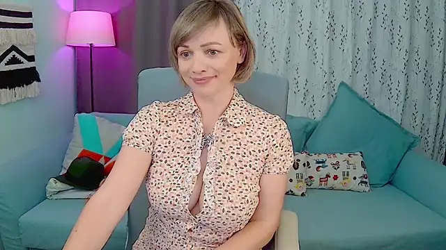 Snapshot of NandiSmile chatting on 11/15/25, 05:09 NandiSmile online show from 11/15/25, 05:09