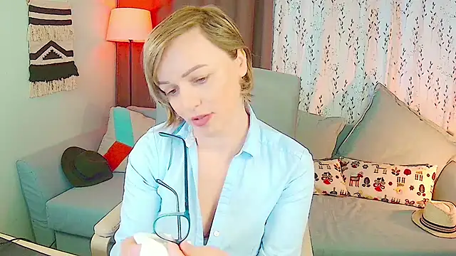 Snapshot of NandiSmile chatting on 12/02/25, 07:47 NandiSmile online show from 12/02/25, 07:47