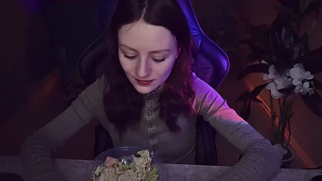 Snapshot of VeliraBraitberg chatting on 02/07/25, 11:12 VeliraBraitberg online show from 02/07/25, 11:12