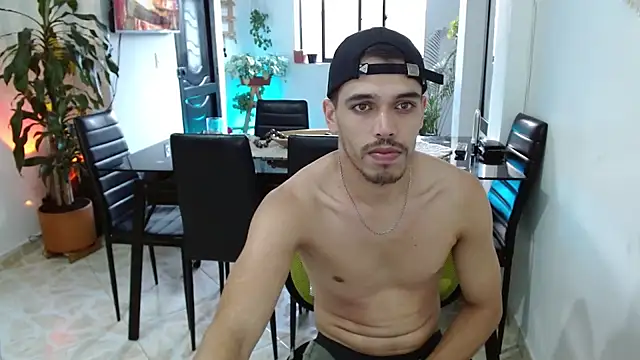 Snapshot of giannandblacke chatting on 02/22/25, 10:09 giannandblacke online show from 02/22/25, 10:09