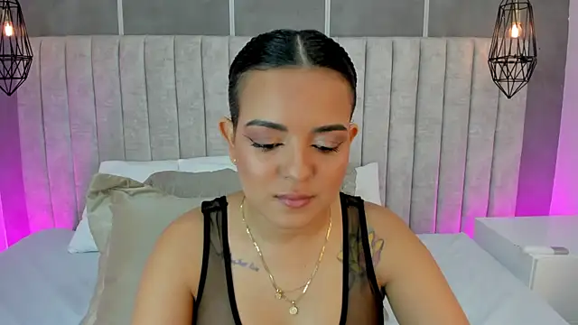 lea gray online show from 10/24/25, 06:37