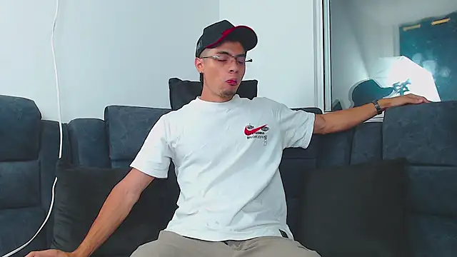 Snapshot of Stiven_CL chatting on 02/22/25, 12:16 Stiven CL online show from 02/22/25, 12:16