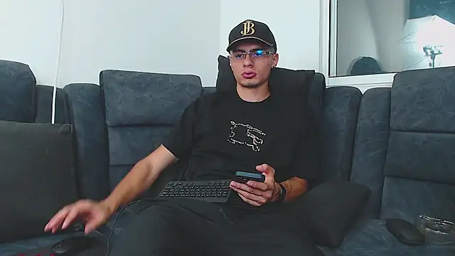 Snapshot of Stiven_CL chatting on 02/25/25, 03:20 Stiven CL online show from 02/25/25, 03:20