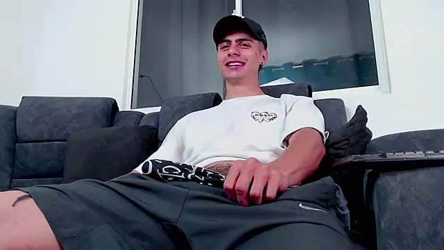 Snapshot of Stiven_CL chatting on 09/20/25, 05:03 Stiven CL online show from 09/20/25, 05:03