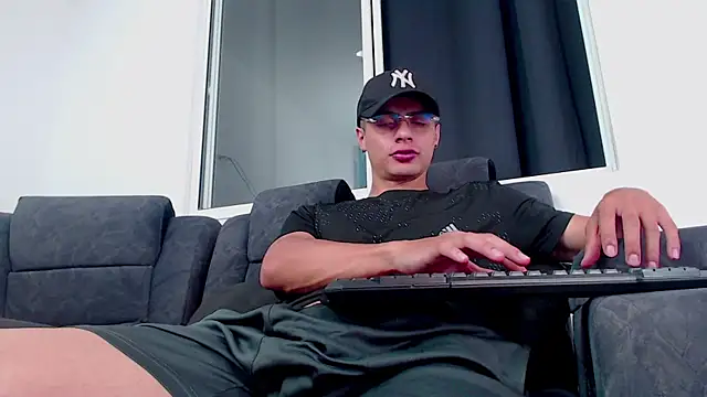 Snapshot of Stiven_CL chatting on 10/02/25, 03:30 Stiven CL online show from 10/02/25, 03:30