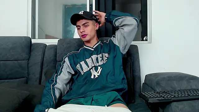 Snapshot of Stiven_CL chatting on 10/20/25, 04:24 Stiven CL online show from 10/20/25, 04:24