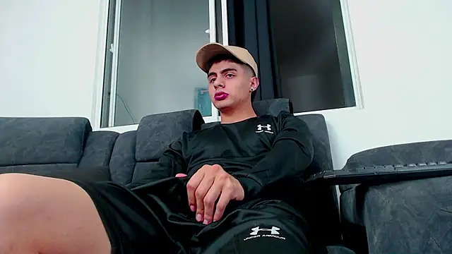 Snapshot of Stiven_CL chatting on 10/21/25, 10:21 Stiven CL online show from 10/21/25, 10:21