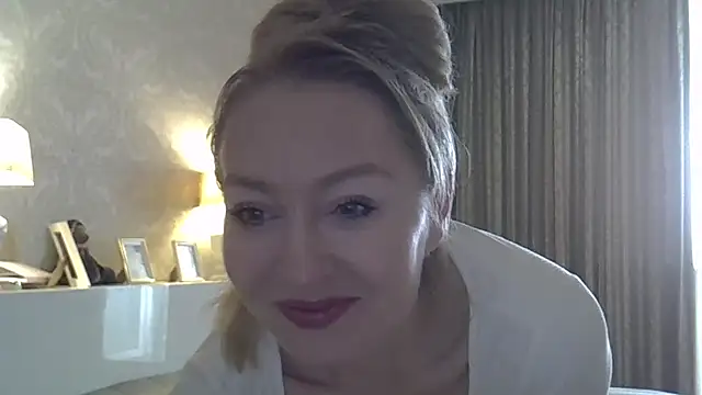 ZarinaSwift online show from 10/14/25, 04:13