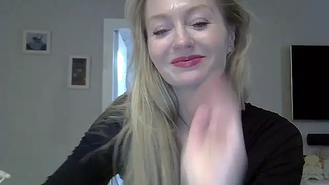 ZarinaSwift online show from 10/18/25, 11:11