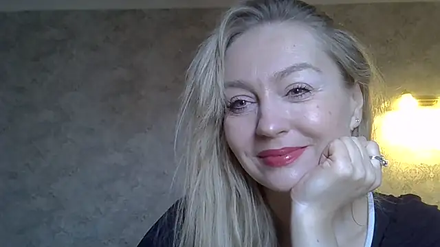 Snapshot of ZarinaSwift chatting on 10/28/25, 05:00 ZarinaSwift online show from 10/28/25, 05:00