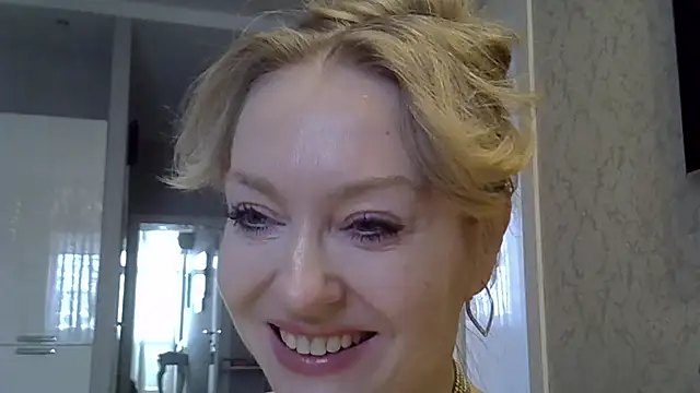 Snapshot of ZarinaSwift chatting on 02/13/26, 04:41 ZarinaSwift online show from 02/13/26, 04:41