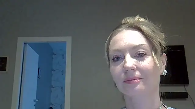 ZarinaSwift online show from 04/26/26, 08:01