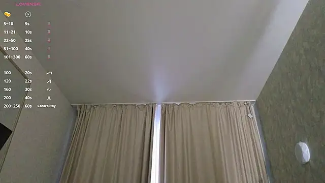 Snapshot of LaraSkinny chatting on 12/18/25, 03:01 LaraSkinny online show from 12/18/25, 03:01