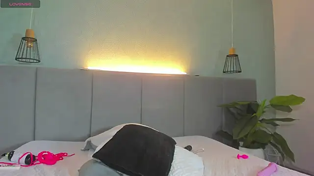 Snapshot of LiaVelez chatting on 02/19/25, 07:27 LiaVelez online show from 02/19/25, 07:27