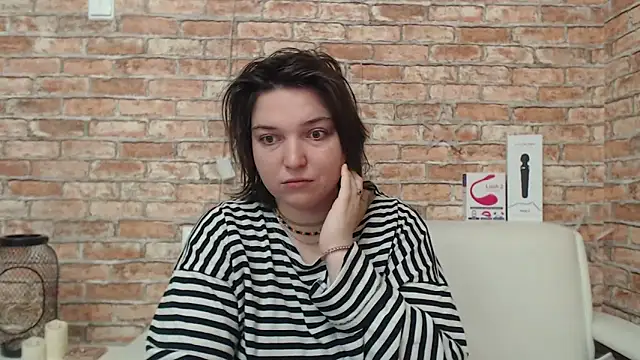 Snapshot of Amelia_Kiss_ chatting on 10/23/25, 12:32 Amelia Kiss online show from 10/23/25, 12:32