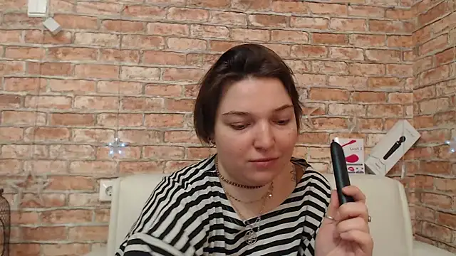 Amelia Kiss  online show from 03/28/26, 01:16