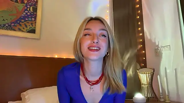 Snapshot of SirenaBelle chatting on 11/08/25, 12:00 SirenaBelle online show from 11/08/25, 12:00