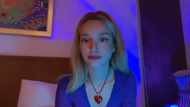 Snapshot of SirenaBelle chatting on 11/19/25, 10:21 SirenaBelle online show from 11/19/25, 10:21