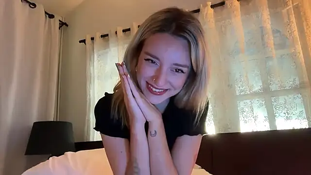 Snapshot of SirenaBelle chatting on 12/14/25, 12:49 SirenaBelle online show from 12/14/25, 12:49