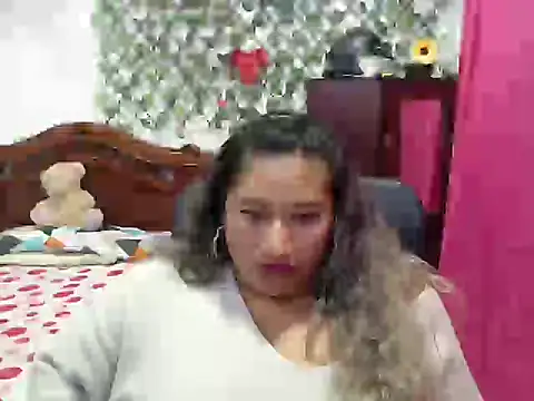 Snapshot of EmilyLove1014 chatting on 12/23/24, 02:02 EmilyLove1014 online show from 12/23/24, 02:02