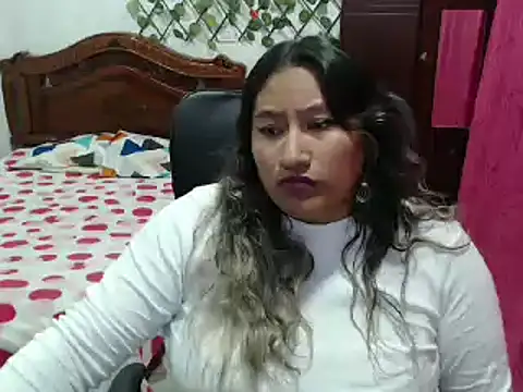 Snapshot of EmilyLove1014 chatting on 12/24/24, 11:55 EmilyLove1014 online show from 12/24/24, 11:55