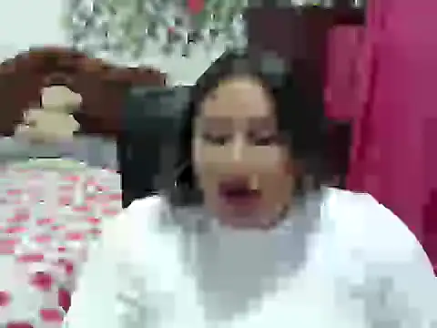 Snapshot of EmilyLove1014 chatting on 01/01/25, 02:51 EmilyLove1014 online show from 01/01/25, 02:51