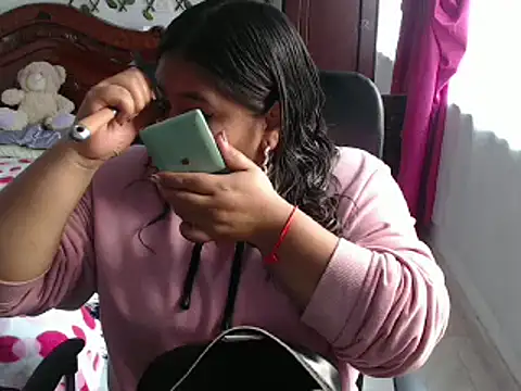 Snapshot of EmilyLove1014 chatting on 01/05/25, 06:02 EmilyLove1014 online show from 01/05/25, 06:02