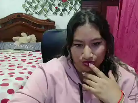 Snapshot of EmilyLove1014 chatting on 01/06/25, 03:20 EmilyLove1014 online show from 01/06/25, 03:20