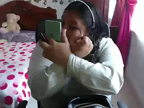 Snapshot of EmilyLove1014 chatting on 01/10/25, 08:48 EmilyLove1014 online show from 01/10/25, 08:48