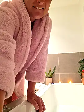 Snapshot of Pussy69Kat chatting on 09/19/25, 11:33 Pussy69Kat online show from 09/19/25, 11:33