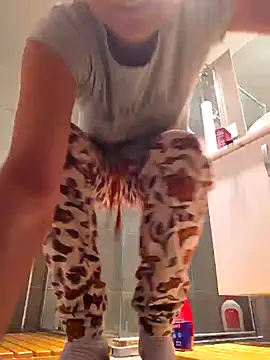 Snapshot of Pussy69Kat chatting on 11/18/25, 10:52 Pussy69Kat online show from 11/18/25, 10:52